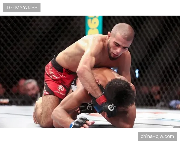 穆罕默德莫卡耶夫站立进步显著 摔打结合能力日趋全面